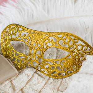 Mascarilha Dourada com Glitter