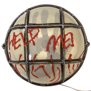 Candeeiro Sangrento Help Me com Luz, 23 x 25 cm