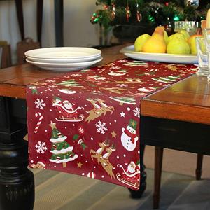 Decoração de Mesa Vermelha com Motivos de Natal