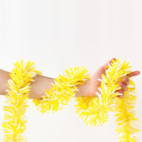 Festão Plástico Dupla Cor Amarelo e Branco, 9 cm x 12 mt