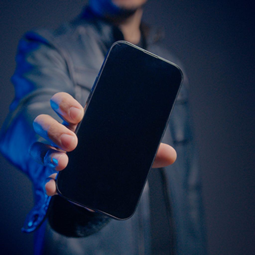 Leviosa Phone by João Miranda e Julio Montoro