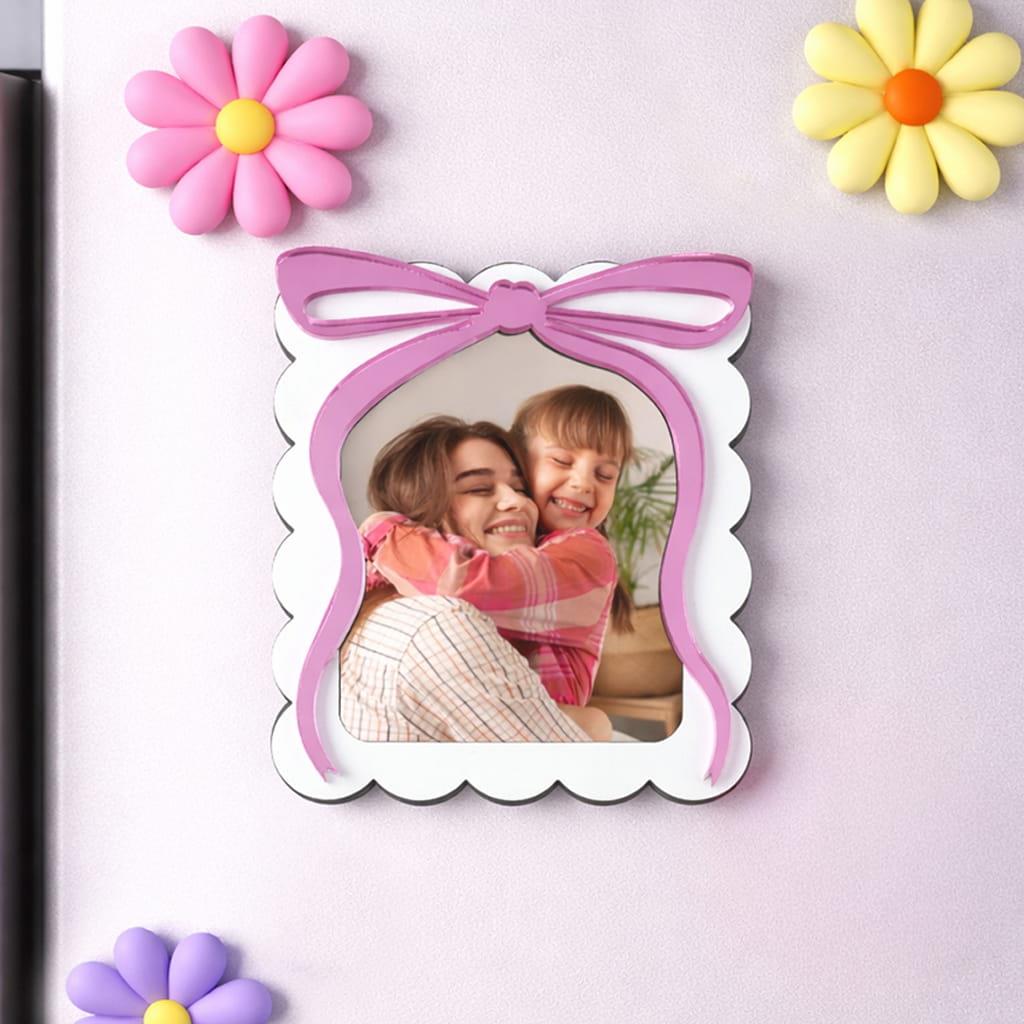 Moldura Branca com Laço Rosa e Íman