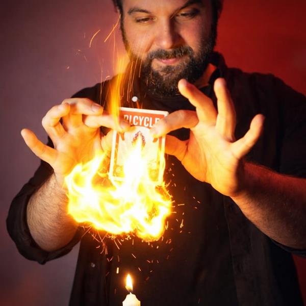 No Pain, No Gain by Adrien Vega e Gonzalo Albiñana