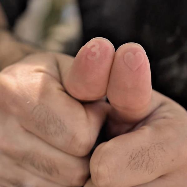 No Pain, No Gain by Adrien Vega e Gonzalo Albiñana