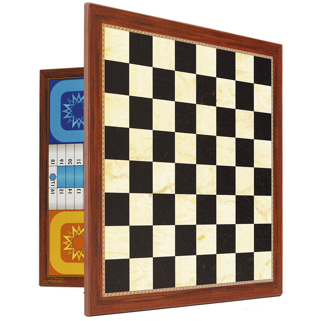 Tabuleiro de xadrez de madeira com peças de xadrez, atividade de