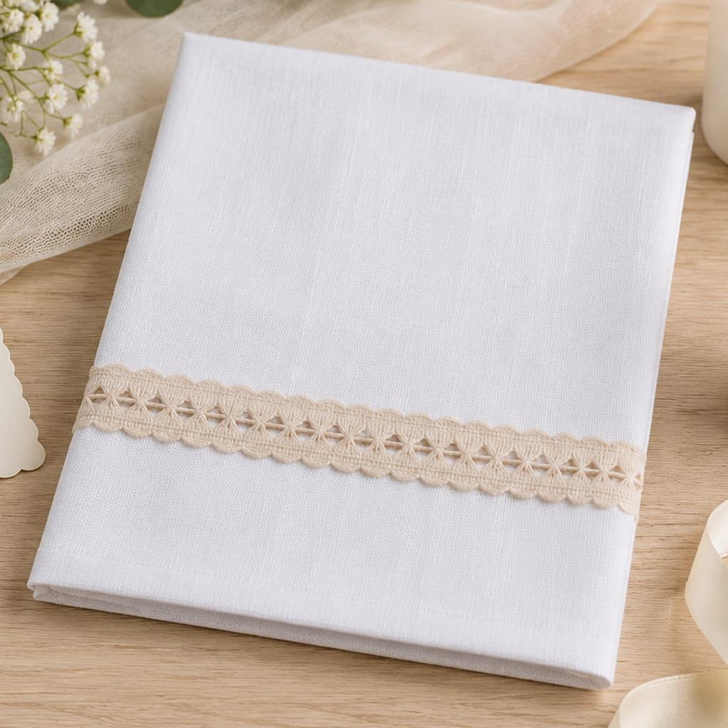 Toalha de Batismo Bege com Bordado, 47 x 65 cm Toalha de Batismo Bege com Bordado, 47 x 65 cm